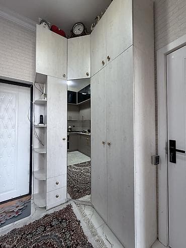 vitrin dolab: Daxili dəhliz üçün künc qarderob–dolu dəst - Rəng: açıq ağ-ağac — 2