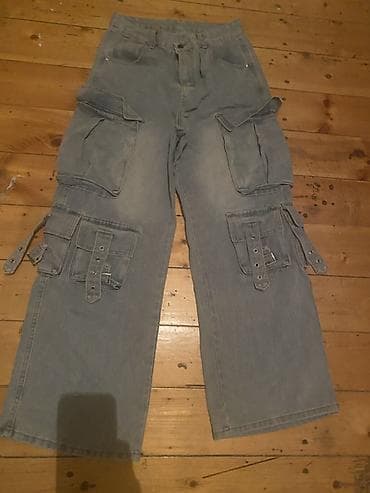 Geniş kəsimli, çox cibləli yük şalvarı - Rəng: boz/solğun denim -