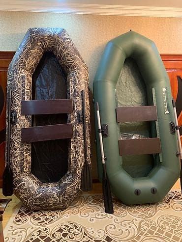 traktor su cəni: İki ədəd şişmə qayıq təklif olunur. Bir qayıq kamuflaj rəngdədir — 2