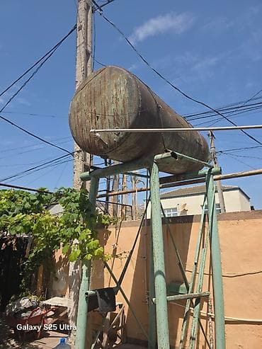 Baklar və çənlər: Çən satılır — 2.5 ton - Həcm: 2.5 ton - Material: metal çən — 1
