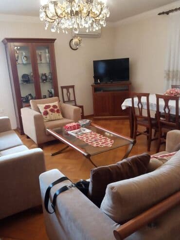 kirayə ev ayliq: Nərimanov metrosuna yaxin 11 mertebeli binanın 7-ci mərtəbəsində — 10