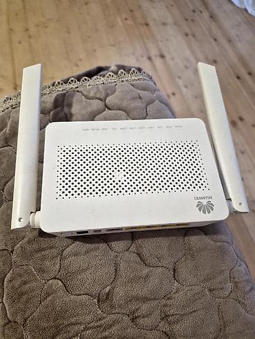 pristavka smart tv: Huawei Wi‑Fi router Xüsusiyyətlər: - İki ədəd xarici antena – daha — 3