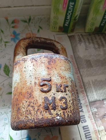 entiq esyalar: Dəqiq çəki üçün klassik tökmə dəmir 5 kq-lıq çəki nümunəsi - Üzərində — 2