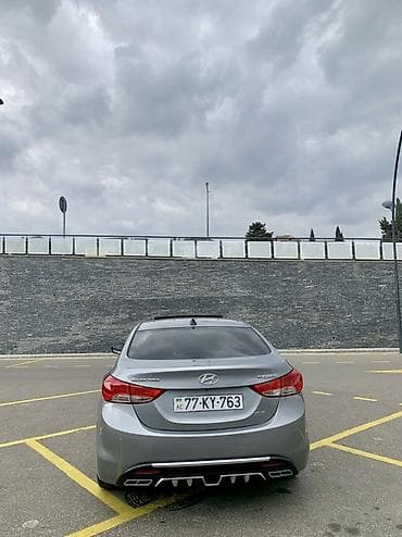 c 280: Hyundai Elantra: 1.8 l | 2011 il Sedan — 8