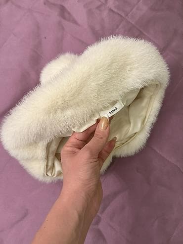 milli papaqlar: Ağ rəngli süni kürklü beret papaq - Brend: MNG (etiketdə göstərilir) — 2
