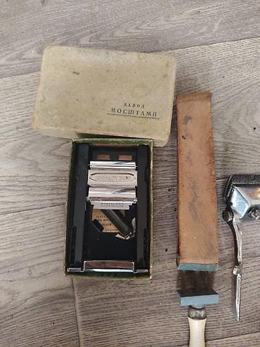 nabor: Kolleksiya üçün sovet dövrü bərbər-alətləri və xatirə sikkələri dəsti — 2