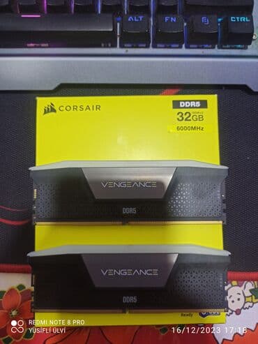 komputer ehtiyat hisseleri: Operativ yaddaş (RAM) Corsair, 32 GB, > 4000 Mhz, DDR5, PC üçün, İşlənmiş — 2