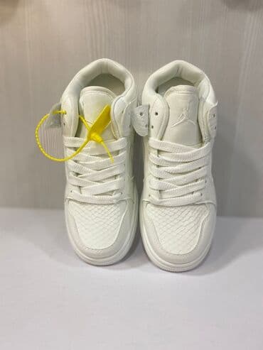 toxunma corablar: Ağ rəngli uşaq krossovkası - Model: aşağı kəsimli, klassik basketbol — 6