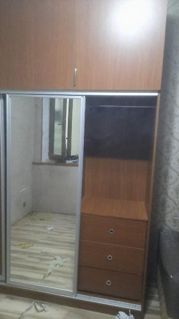 paltar dolab: Güzgülü sürgülü qapılı şkaf-gardırob - Material: ağac teksturalı — 3