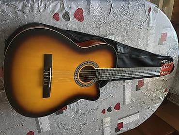 ukulele gitar: Salam Gitar əla vəziyətdədir istifadə olunmuyub hecbir problemi yoxdur — 3