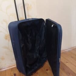 Əlcəklər: Səyahət çamadanı – böyük ölçü, təkərli və çəkilə bilən tutacaqlı. - — 1