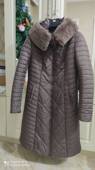 Balonka kurtka yaxşı isti saxlayır.papagi kenarı tukludur.cox az