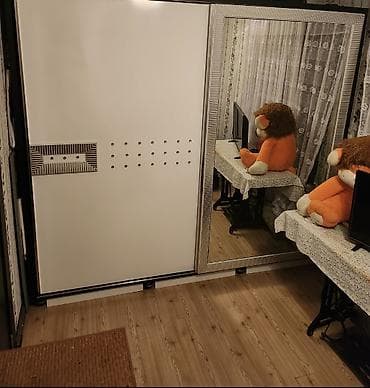 divar paneli: Ağ rəngli sürgülü qapılı geyim dolabı - 2 qapılı konstruksiya: biri — 1