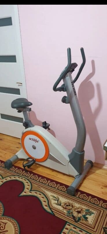 marka az: Velotrenajor ela vəziyyətdə. Bir çox velotrenajor Xizək Veloxizekler — 1