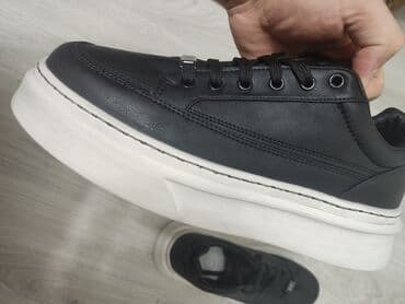 parça krasofkalar: Qara-rəngli uniseks idman ayaqqabısı. krasovka.Krasovka. 42-42.5 — 1