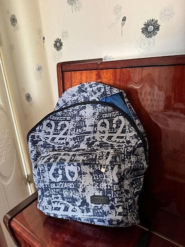 Şəhər üslubunda gündəlik bel çantası - Rəng və dizayn: Boz-açıq mavi