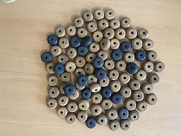 Sovet vaxtindan qalan hesab şotkasinin taxta boncuqlaridir Material