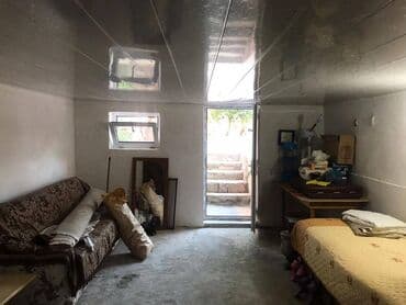 hovsanda obyekt satılır: Qaraçuxur qəs. 4 otaqlı, 110 kv. m, Orta təmir — 16