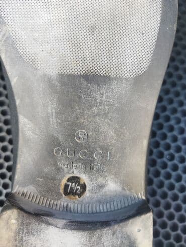 iwatch 7: Gucci tərəfindən hazırlanmış qara rəngdə dəri loaferlər. Klassik — 2