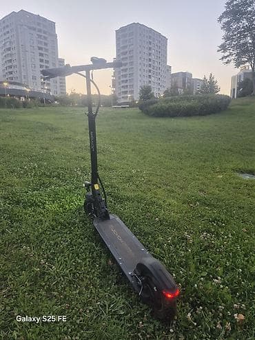 Elektrik skuter Xüsusiyyətlər: - Rəng: qara, metal gövdə - Təkərlər