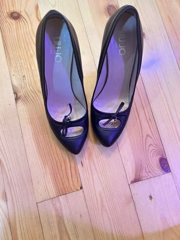 женские ботильоны на танкетке: 200dollar alinib olcu uygun olmadigi ucun satilir. LIU•JO qadın — 2