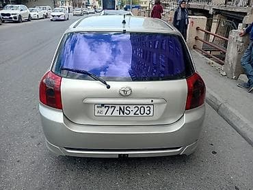 Toyota Corolla hatchback (E120). Gümüşü rəng, 5 qapı, 5 nəfərlik — 6