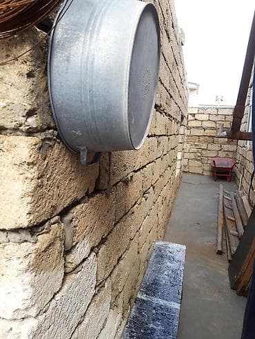 3 otaqlı mənzillərin satışı: Yarım tikili.Əmrican qoşaminarəli məsçidin yanı.torpaqın sotu 27 30 — 8