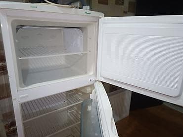 İki bölməli soyuducu Xüsusiyyətlər: - Üst hissədə ayrıca dondurucu