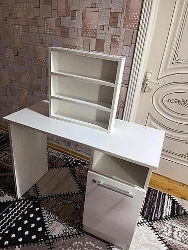 Rəflər, etajerkalar: İşlənmiş, Manikür üçün masa — 1