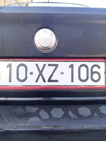 masin ucun: BMW arxa baqaj qapağı üçün emblemi və arxa nömrə işığı zolağı dəsti — 1