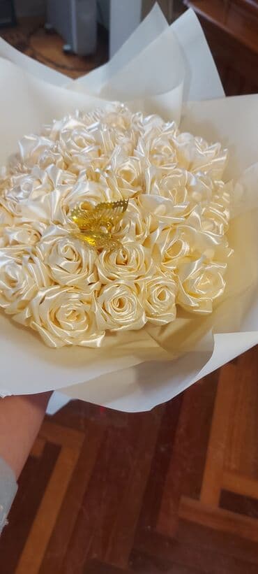 gul salonu: Sünnü güllər
müəllim günü üçün — 2