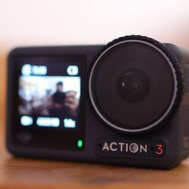 DJI Osmo Action 3 aksion kamerası - İki ekran: ön tərəfdə selfi və