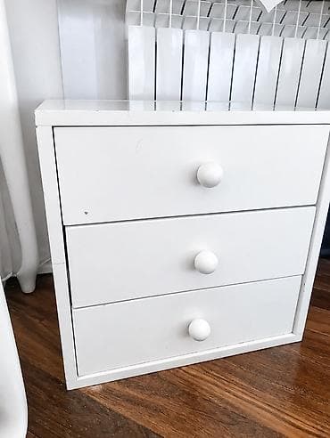 komod satilir: MDF materialdan hazırlanıb, üzəri maşın boyasıdır. İşlənmişdir, yeni — 1