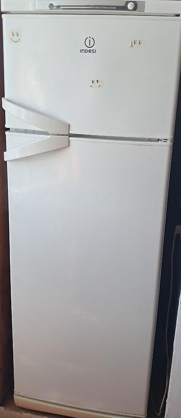 Indesit iki qapılı soyuducu - Üst kamerası dondurucu, aşağı hissə