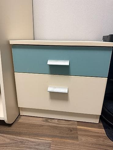 kreditle drel: İki çekmecəli tumbə/komodin - Material: laminat/MDF tipli panel - — 2