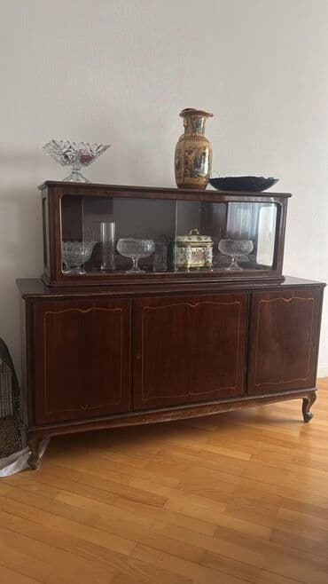 tək dolablar: Şüşəli dolab vitrini — 1