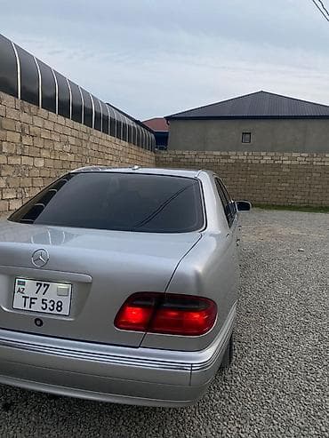 mercedes e 2: Mercedes-Benz 320: 3.2 l | 2001 il Sedan — 5