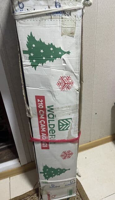 Süni güllər: Yolka Yeni il şam ağacı + bəzək dəsti Xüsusiyyətlər: - Hündürlük: 210 — 1