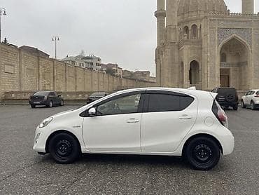 Toyota Aqua qalmaq şərti ilə icarəyə verilir Buraxlış kartı var və — 3