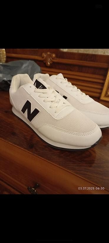 kros: Ağ rəngli idman ayaqqabısı - Model: gündəlik/idman üslubunda sniker - — 2