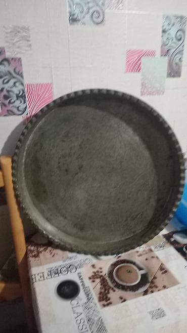 Böyük metal sini/tray - Material: Dəmir/metal (qalın divarlı, möhkəm)