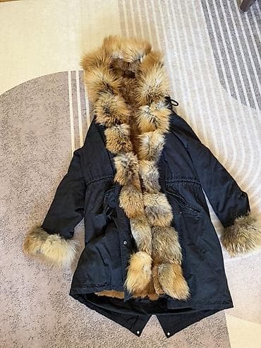 Qadın üçün qışlıq parka 1000 azn alinib cox az geyinilib teze kimidir