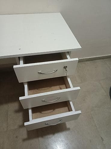 Ofis masaları: Yeni, Müdir üçün, Dördbucaq masa — 4