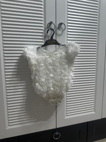 uşaq bodileri: Bir dəfə uşaq ad günündə geyinib. 12-18 ay uşaq üçün uyğundur — 2