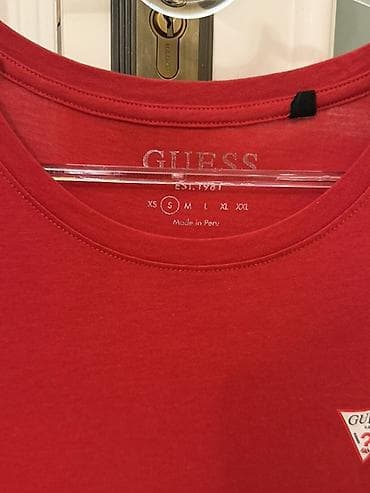 savis a e krem: GUESS qadın T‑şörtü - Model: klassik qısaqol, dairəvi yaxa - Rəng — 2