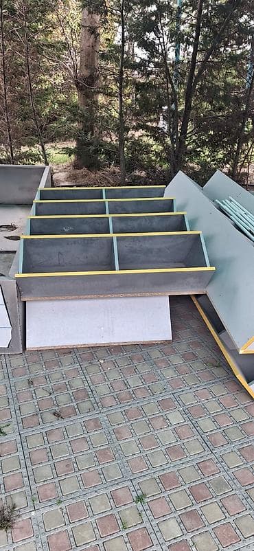 Mağaza/Anbar üçün bölməli vitrin-stend - Material: laminat/taxta