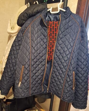 Dördbucaqlı tikişli, klassik üslubda qadın quilted gödəkçə. - Rəng — 1