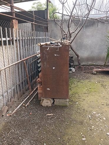 Контейнеры: Su çəni köhnə rusun 5-lik qalın dəmiri ilə yığılıb. 1.80sm uzunu 1.10 — 3