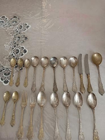 sap: Kolleksiya dəsti – ornamentli metal priborlar Tərkib: - 10 ədəd yemək — 2