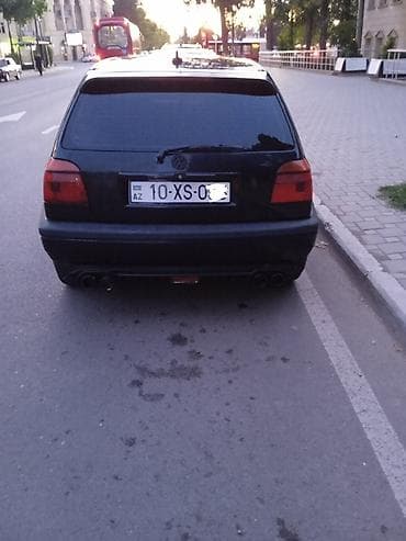 07 ucuz: Volkswagen Golf III, qara rəng, 5 qapılı hetçbek. Xüsusiyyətlər: - — 2